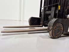 Carretilla Retractil conductor sentado caterpillar NR16N2C - 2753008 | Europea de Carretillas