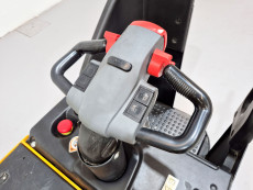 Transpaleta Electrica con plataforma mb forklift KPL201 (Litio) 24V 210Ah - 3299016 | Europea de Carretillas