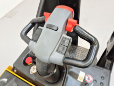 Transpaleta Electrica con plataforma mb forklift KPL201 (Litio) 24V 210Ah - 3299017 | Europea de Carretillas