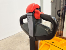 Apilador Electrico conductor a pie mb forklift WSA161L (Litio) 24V 205Ah - 3595021 | Europea de Carretillas