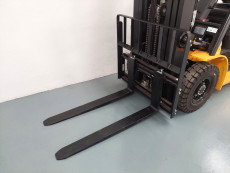 Carretilla Elevadora Electrica 4 ruedas mb forklift EFL253 (Litio) 80V 205Ah - 3629004 | Europea de Carretillas