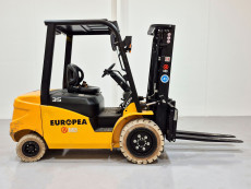Carretilla Elevadora Electrica 4 ruedas mb forklift EFL353 - 3662002 | Europea de Carretillas