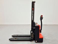 Apilador Electrico conductor a pie ep ESi161 - 3706004 | Europea de Carretillas