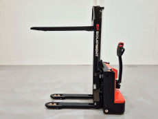 Apilador Electrico conductor a pie ep ESi161 - 3706004 | Europea de Carretillas