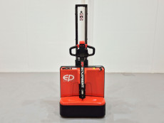 Apilador Electrico conductor a pie ep ESi161 - 3706004 | Europea de Carretillas