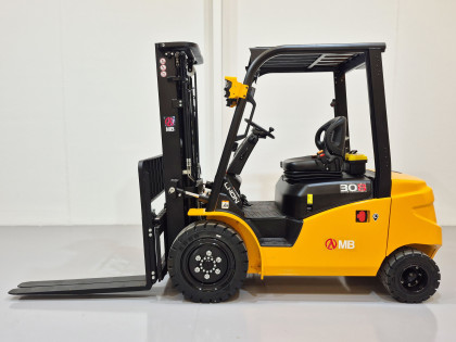 Carretilla Elevadora Electrica 4 ruedas mb forklift EFL303 (Litio) 80V 205Ah - 3751015 | Europea de Carretillas