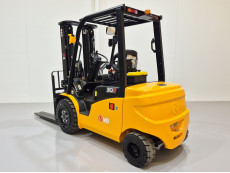 Carretilla Elevadora Electrica 4 ruedas mb forklift EFL303 (Litio) 80V 205Ah - 3751015 | Europea de Carretillas
