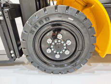Carretilla Elevadora Electrica 4 ruedas mb forklift EFL303 (Litio) 80V 205Ah - 3751015 | Europea de Carretillas
