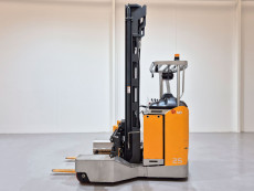 Carretilla Retractil conductor sentado mb forklift RSEW125 - 3817001 | Europea de Carretillas