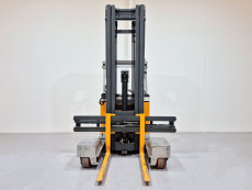 Carretilla Retractil conductor sentado mb forklift RSEW125 - 3817001 | Europea de Carretillas