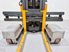 Carretilla Retractil conductor sentado mb forklift RSEW125 - 3817001 | Europea de Carretillas