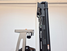 Carretilla Retractil conductor sentado mb forklift RSEW125 - 3817001 | Europea de Carretillas