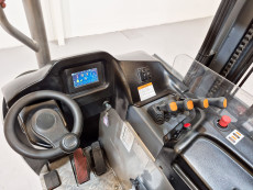 Carretilla Retractil conductor sentado mb forklift RSEW125 - 3817001 | Europea de Carretillas