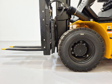 Carretilla Elevadora Electrica 4 ruedas mb forklift EFL703-HV-6 - 4111002 | Europea de Carretillas
