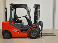 Carretilla Elevadora Diesel - Capacidad 2.000 y 2.500Kg CD20 CD25