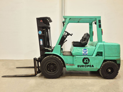 Carretilla Elevadora Diesel - Capacidad 4.000 y 4.500 Kg CD40 CD45
