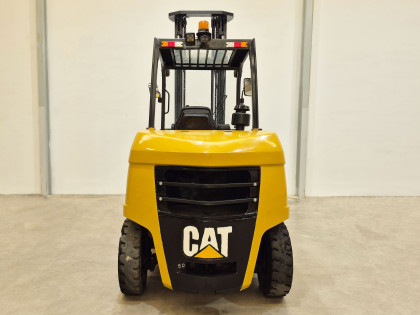 Carretilla Elevadora Diesel - Capacidad 5.000 y 5.500 Kg CD50 CD55 2
