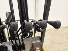 Carretilla Elevadora Electrica - Capacidad 2.500 Kg CE25