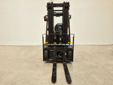Carretilla Elevadora Electrica - Capacidad 3.000 y 3.500 Kg CE30 CE35