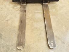 Carretilla Elevadora Electrica - Capacidad 5.000 y 5.500 Kg CE50 CE55
