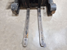 Carretilla Elevadora Retractil - Capacidad 1.200 1.400 2.500 Kg CR12 CE14 CR25