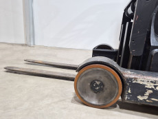 Carretilla Elevadora Retractil - Capacidad 1.200 1.400 2.500 Kg CR12 CE14 CR25