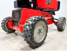 Plataforma Elevadora Articulada Diesel - 12 metros de altura de trabajo PAD12