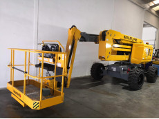 Plataforma Elevadora Articulada Diesel - 16 metros de altura de trabajo PAD16