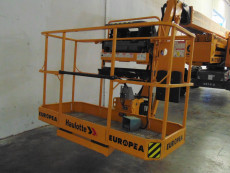 Plataforma Elevadora Articulada Diesel - 20 metros de altura de trabajo PAD20