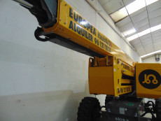 Plataforma Elevadora Articulada Diesel - 20 metros de altura de trabajo PAD20