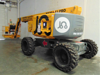 Plataforma Elevadora Articulada Diesel - 20 metros de altura de trabajo PAD20