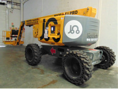 Plataforma Elevadora Articulada Diesel - 20 metros de altura de trabajo PAD20