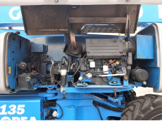 Plataforma Elevadora Articulada Diesel - 43 metros de altura de trabajo PAD43