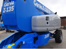 Plataforma Elevadora Articulada Diesel - 43 metros de altura de trabajo PAD43