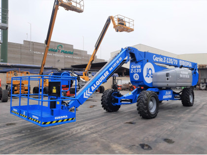 Plataforma Elevadora Articulada Diesel - 43 metros de altura de trabajo PAD43