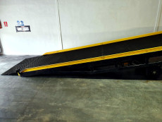 Rampa Muelle Movil - RAMPA MUELLE 7 A 12 TON  MANUAL