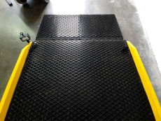 Rampa Muelle Movil - RAMPA MUELLE 7 A 12 TON  MANUAL